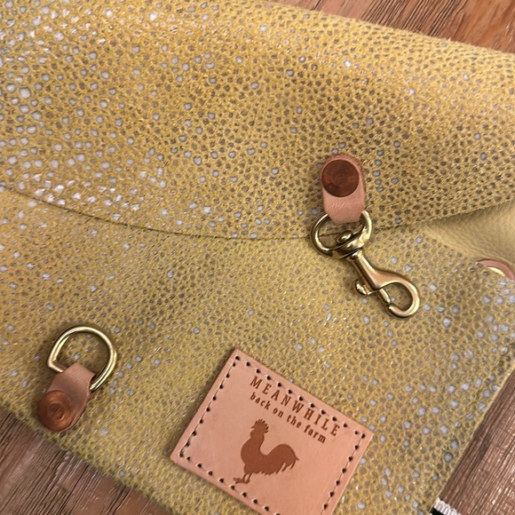 Meanwhile Back on the Farm clutch crossbody envelope purse🐓 Butter Yellow - Picture 2 of 5
